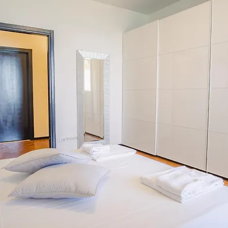 Patrizia View - Italian Homing Appartamento Desenzano del Garda